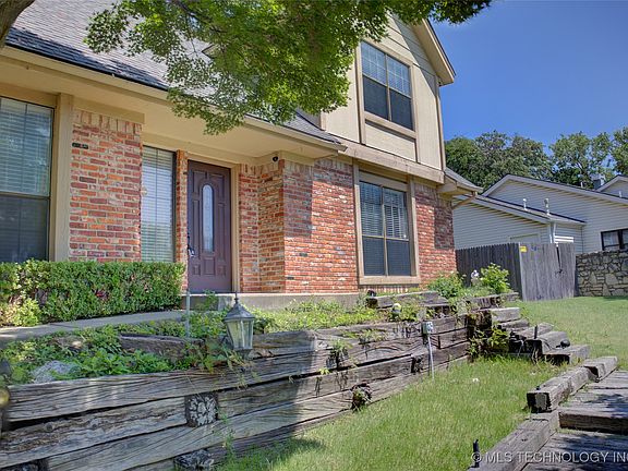 2nd image of 7822 S Urbana Ave