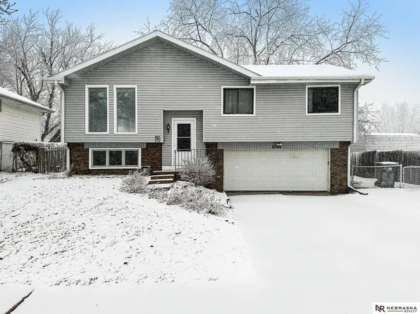 6104 NW 6th St, Lincoln, NE 68521