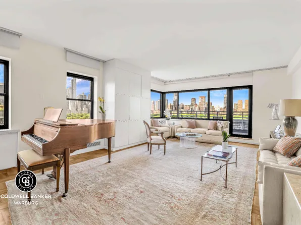 910 5th Avenue image 4 of 16