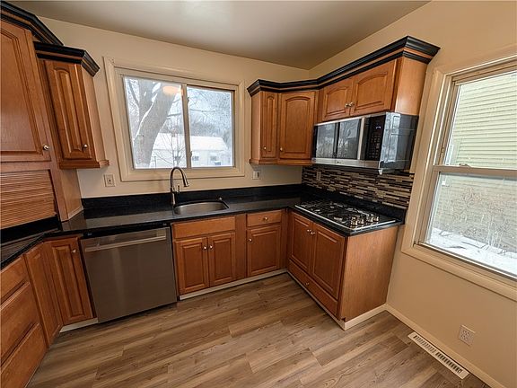5th image of 298 Fieldwood Dr