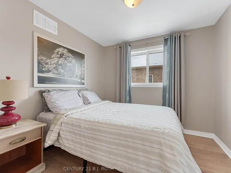 361 Georgian Dr #UPPER — Photo 9