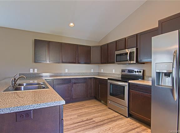 4th image of 191 Strick Garden Ln