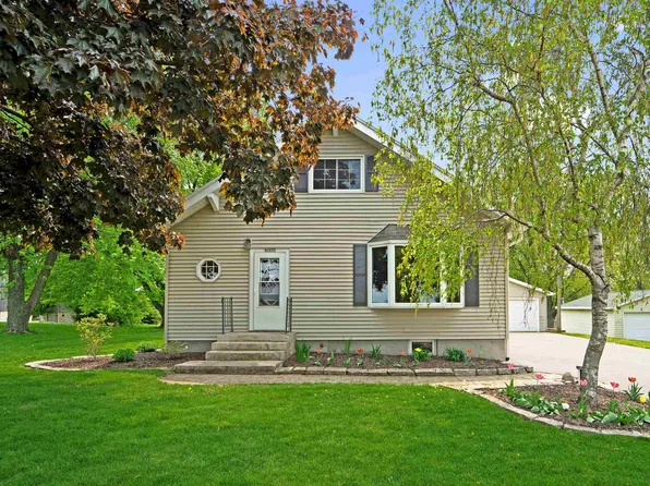 W3277 County Road B, Hilbert, WI 54129