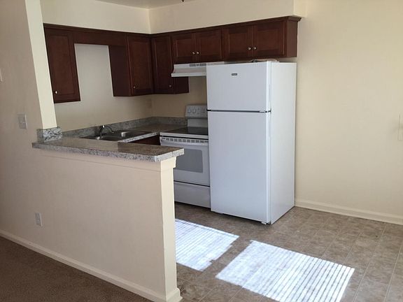 2nd image of 820B Lexington St