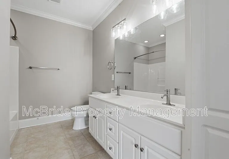 438 Bowen Fls — Photo 11