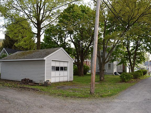 4th image of 321 Curtin St S