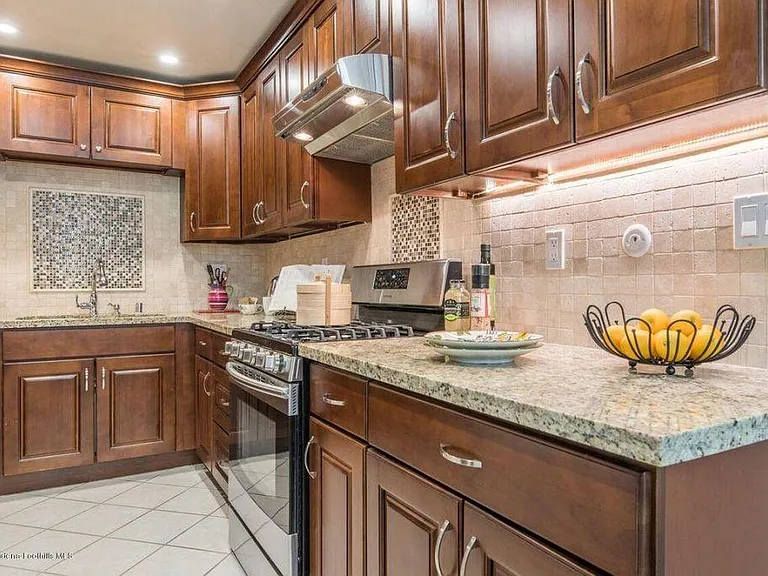 497 El Molino Ave #209 — Photo 5