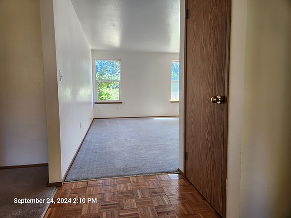 3rd image of 15017 Firlane Dr E