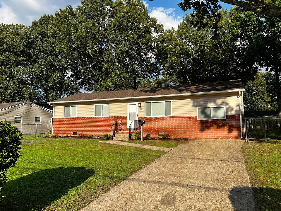 328 Barcelona Ln