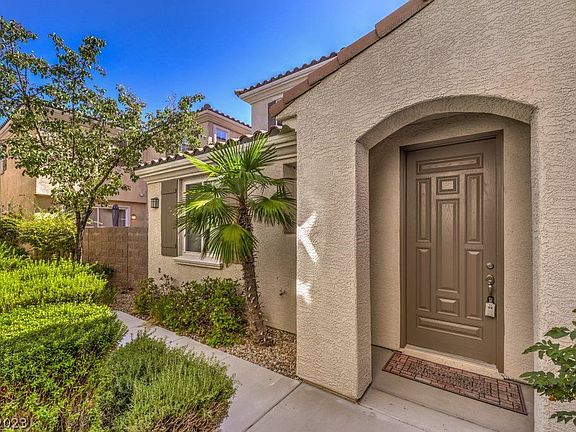 3rd image of 10599 English Pine Dr