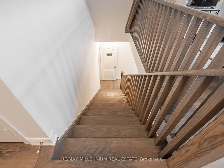 505 Dundas St E — Photo 11