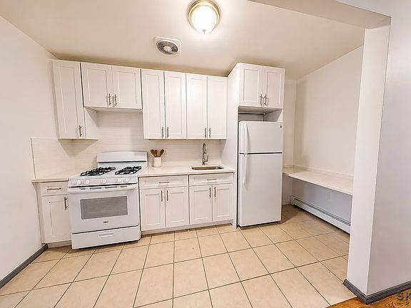 2nd image of 371 Kosciuszko St #3E