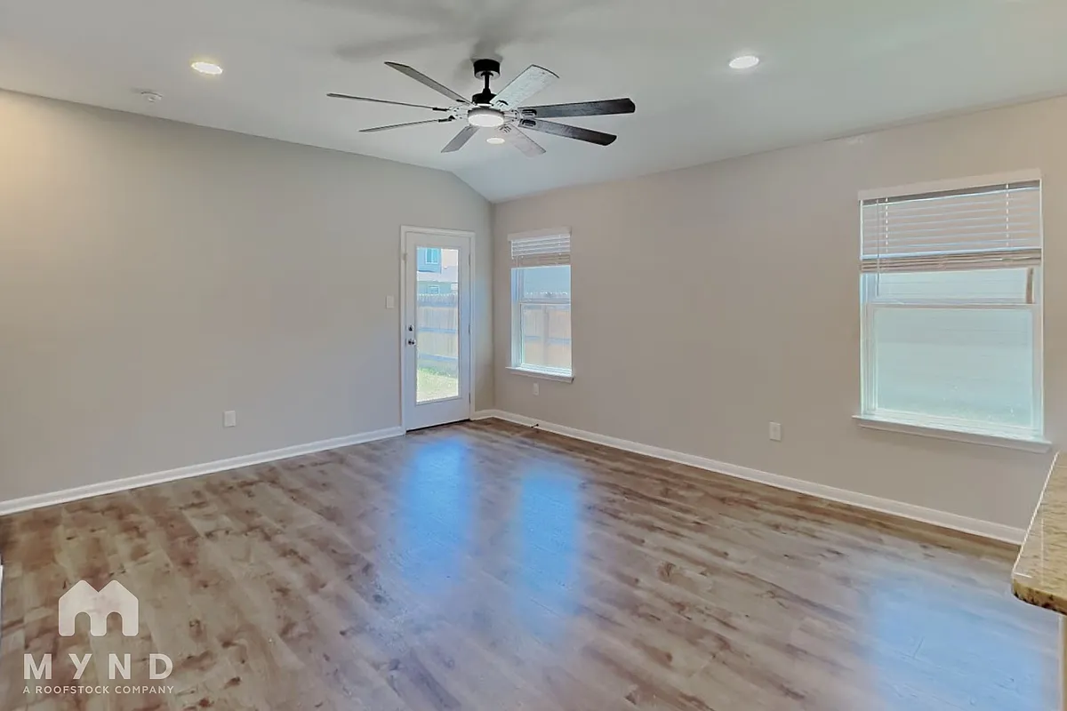 Building Photo - 338 Northshore Trl