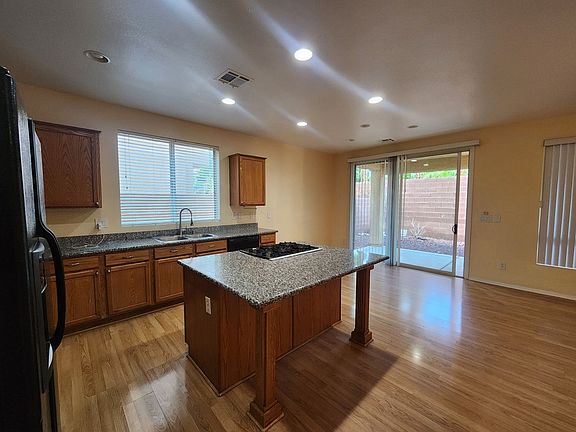 3rd image of 11768 Del Sur Ave