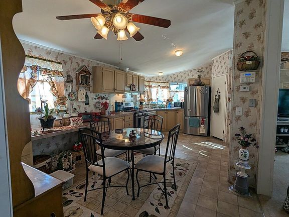 2nd image of 435 32nd Rd Unit 405