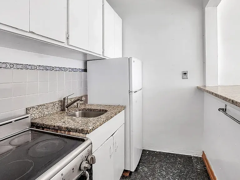 465 W 49th St #2B — Photo 5