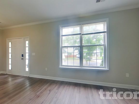 3rd image of 2439 Richmond Way