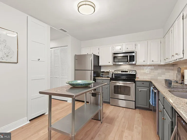 4 Dudley Ct #2 — Photo 18