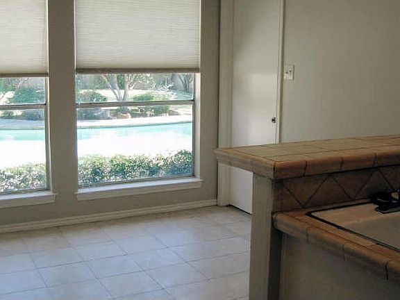 4th image of 3504 Parkhaven Dr