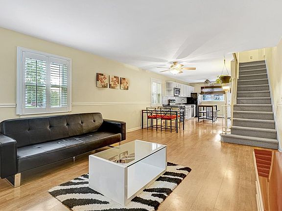 5th image of 165 Parkside Dr