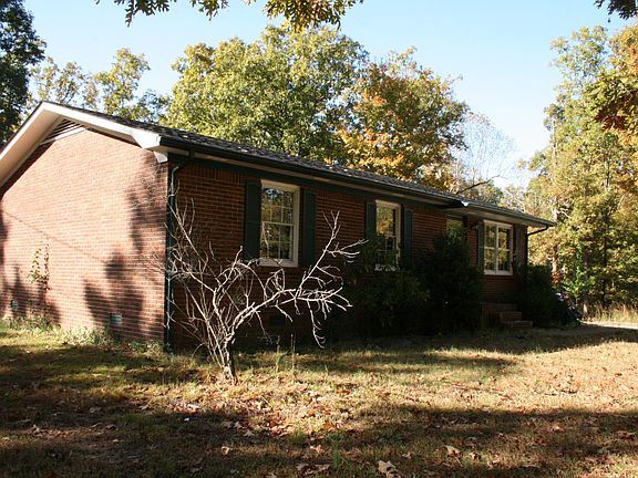 3rd image of 104 Oak Hill Dr
