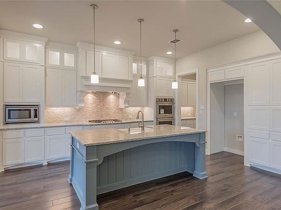 4th image of 4012 Hollywood Park Ct