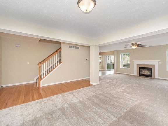 3rd image of 19 Ethel Dr