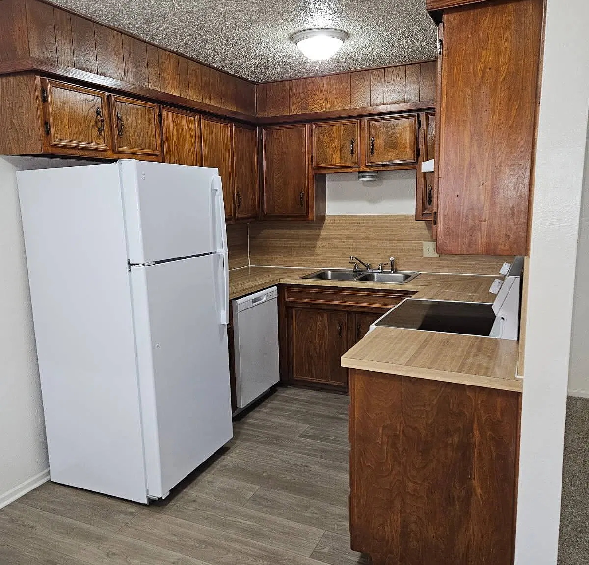 719 S Weaver St — Photo 1