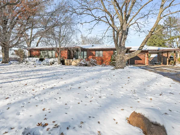 716 Elm St, Pella, IA 50219
