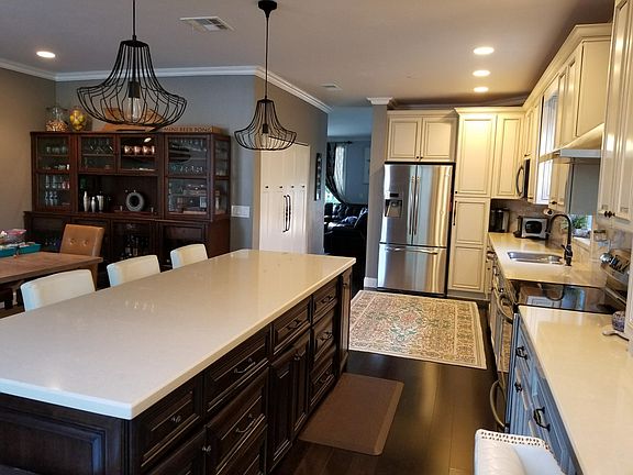 Pleanty of cabinet space