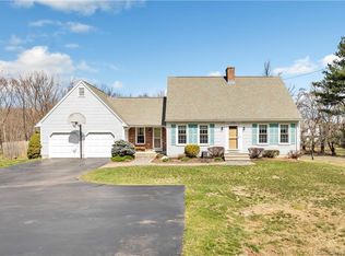 325 W Woods Rd, Hamden, CT 06518