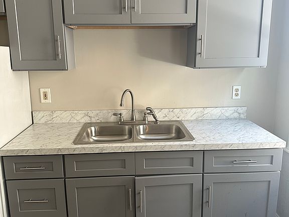 4th image of 36 Gesler St #1