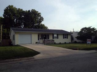4 Crystal Dr, Danville, IL 61832