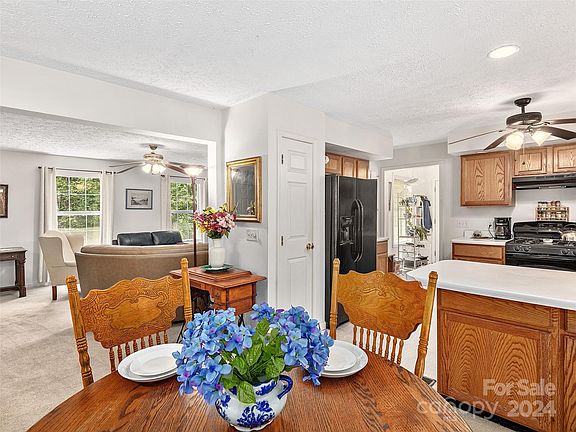 5th image of 210 Sleepy Hollow Dr
