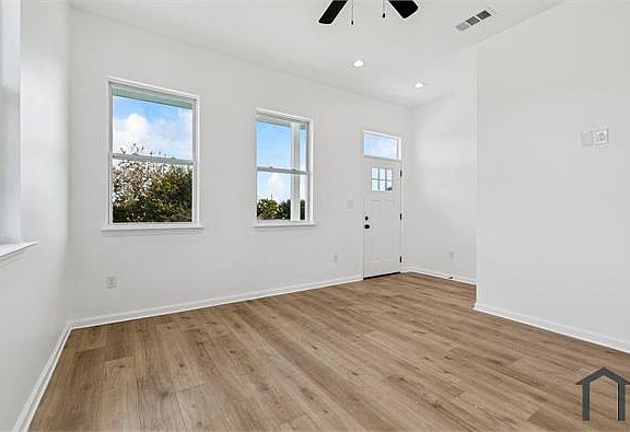 3rd image of 1730 Lizardi St #32