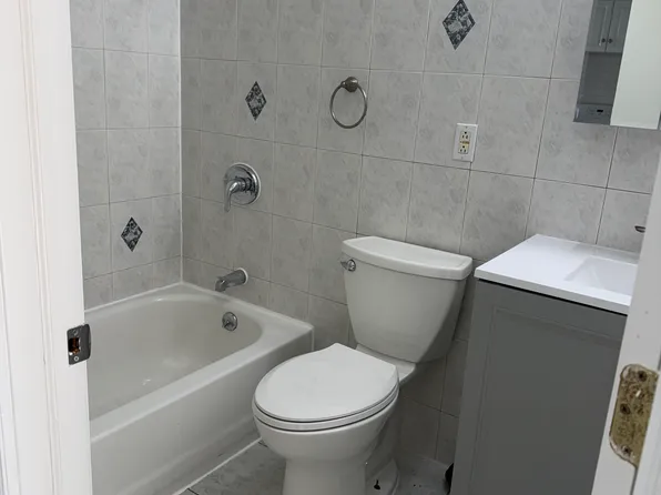 87-06 Queens Boulevard image 11 of 12