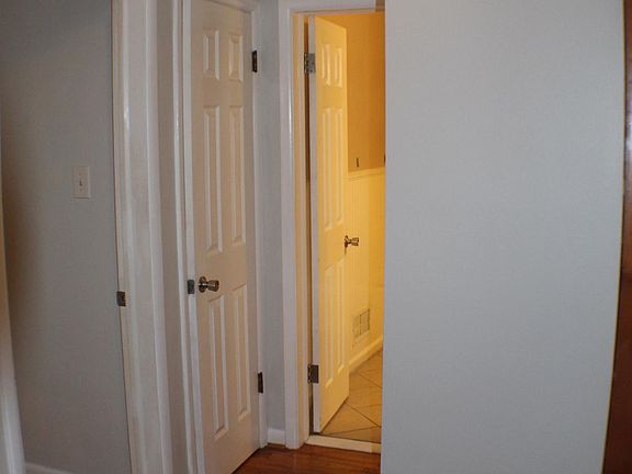4th image of 113 E Leicester St