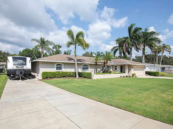 Additional driveway, entry