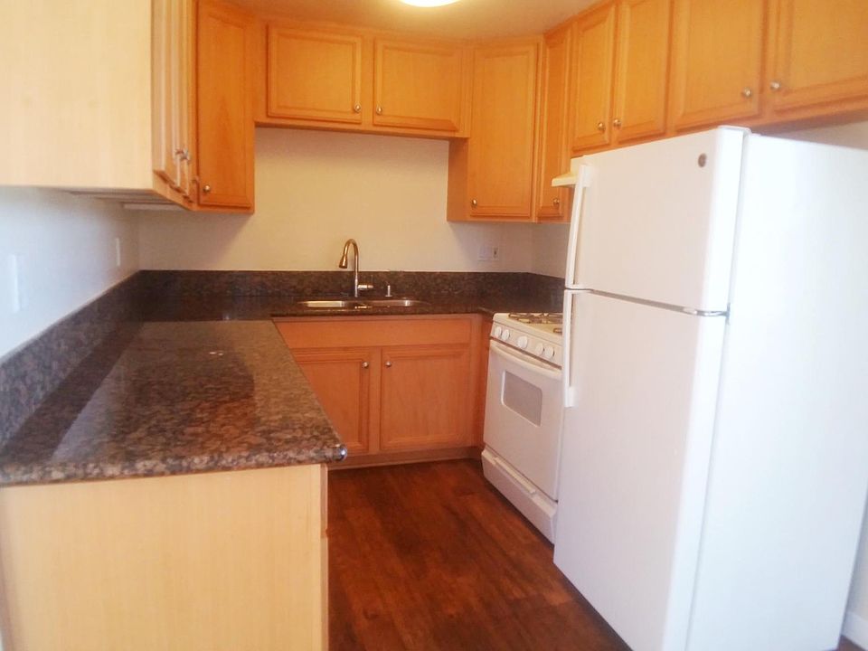 1st image of 1412 Palm View Dr