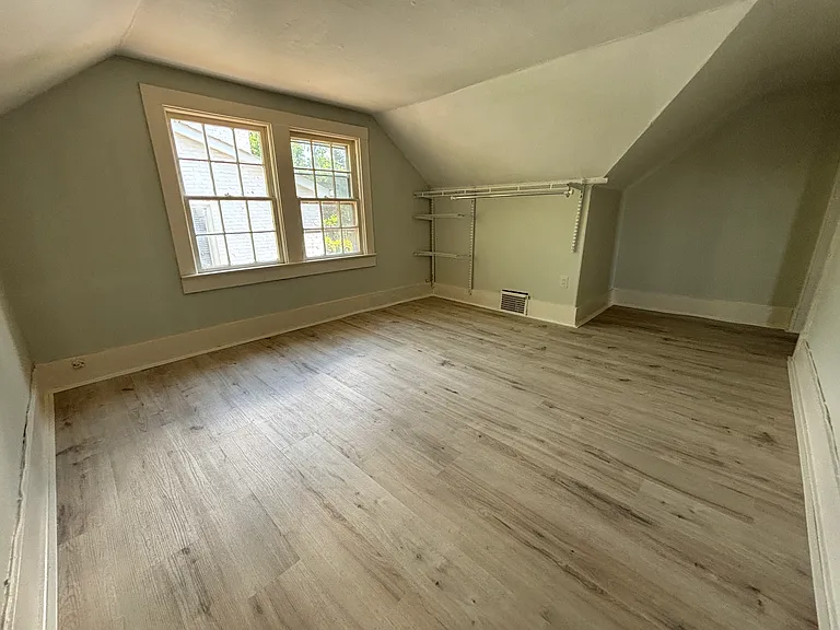 298 N Fairview Ave #B — Photo 13