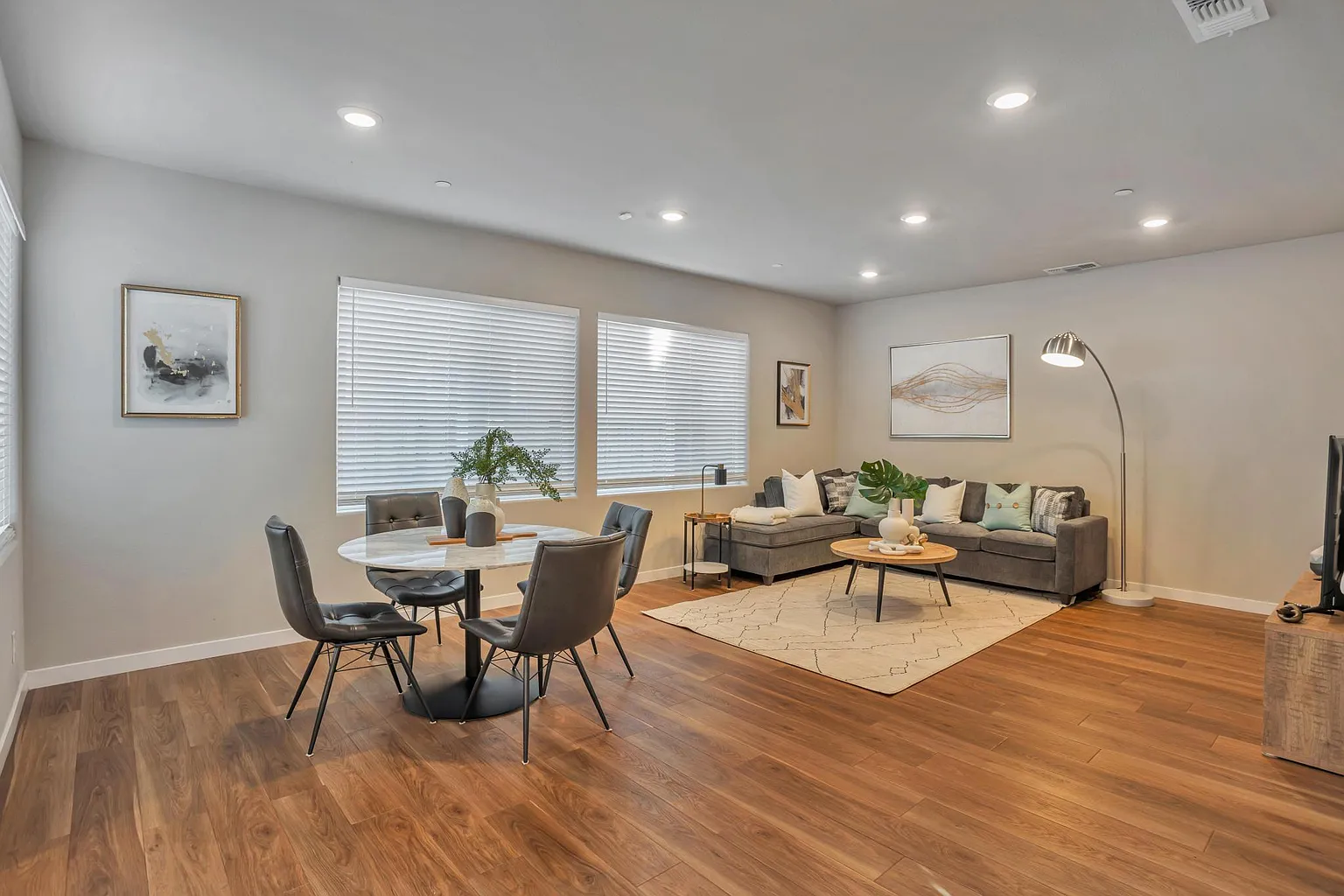 1618 Pagoda Ln photo 1