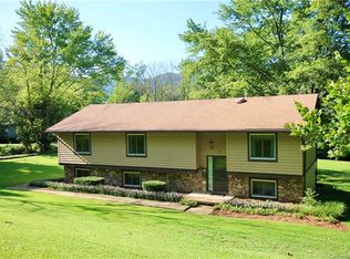 2 Woodbury Rd, Asheville, NC 28804