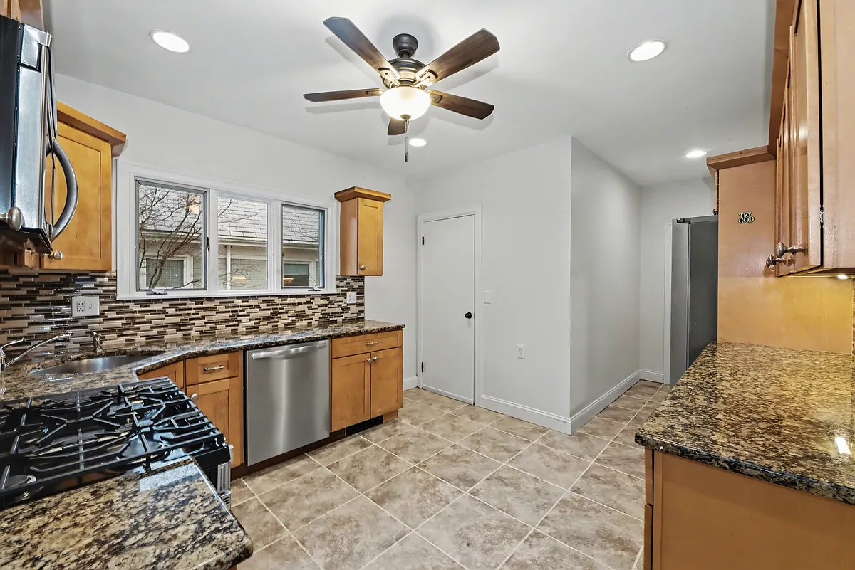 Building Photo - 7 Moraine St #2B