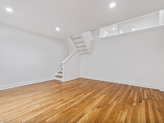 2nd image of 123 E 54th St #3A***
