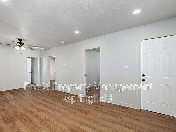 5th image of 750 S New Ave