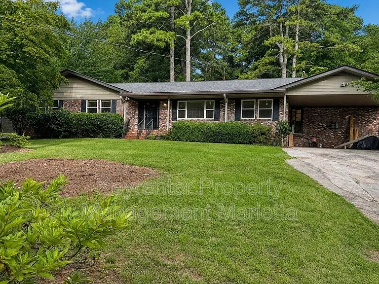 725 McBurnette Rd NE — Photo 2