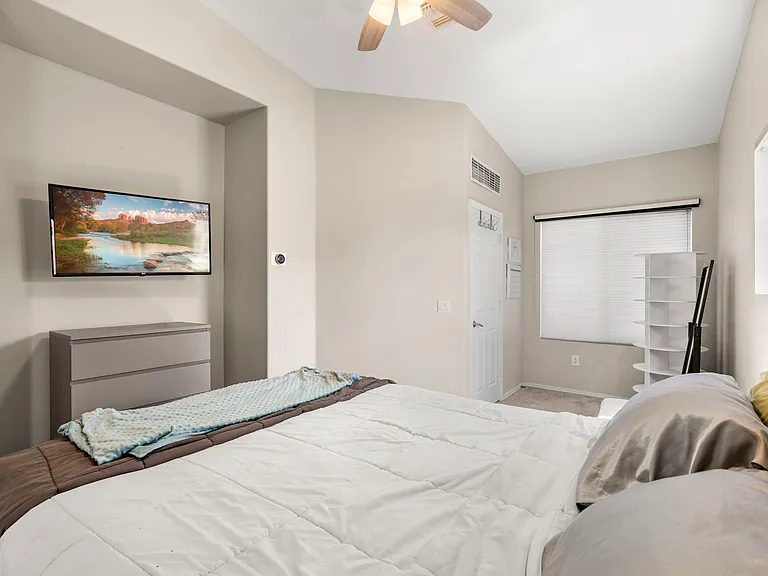 2450 W Glenrosa Ave #9 — Photo 19