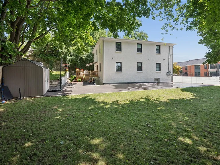 25 Van Duzen Pl #1 — Photo 26