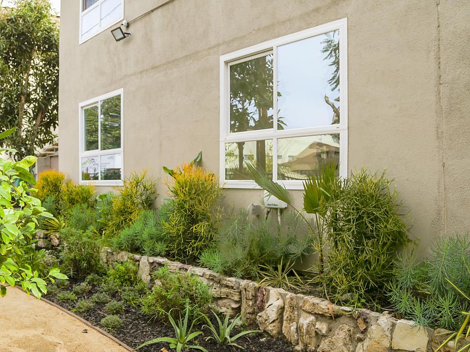 Apartment overlooks garden 1st floor, front apartment