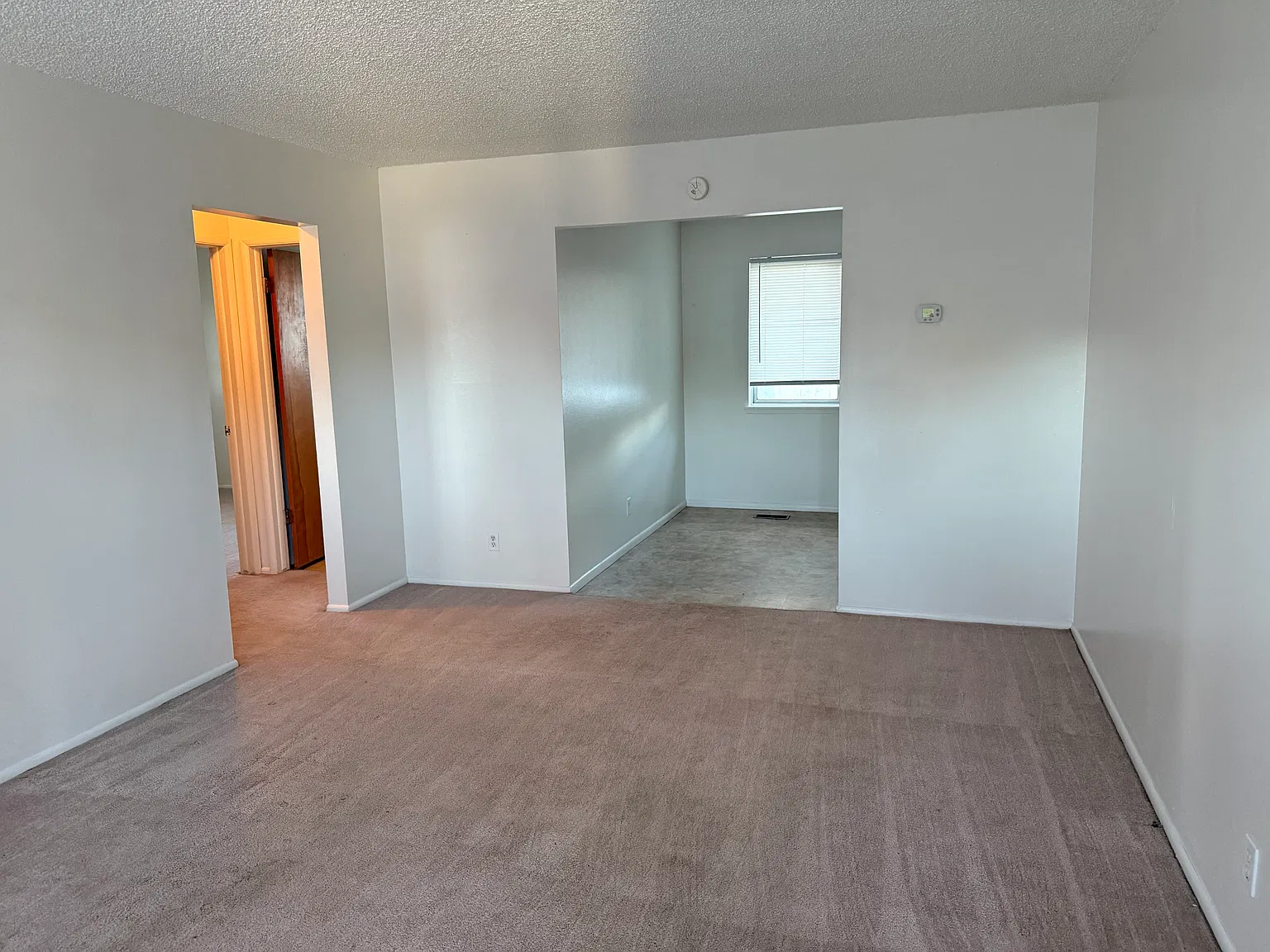 2 bed, 884 sqft, $1,400 — Photo 2